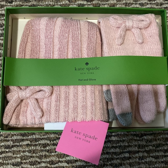 New in box Kate Spade Hat and Glove Set one size - Picture 2 of 6